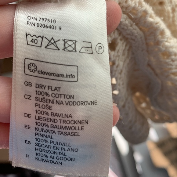 H&M Cream Crochet Short Sleeve Top - EUC Size Medium - Picture 6 of 7